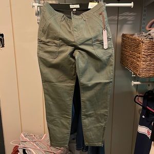 Knox Rose Capris Pants NWT